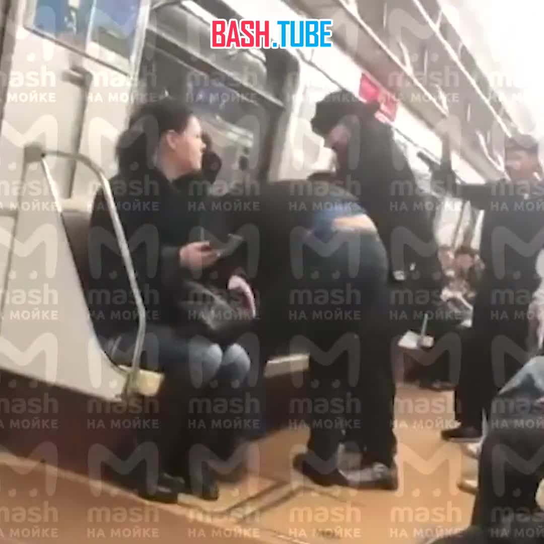 ⁣ Троих подростков задержали за избиение 40-летнего мужчины в поезде метро