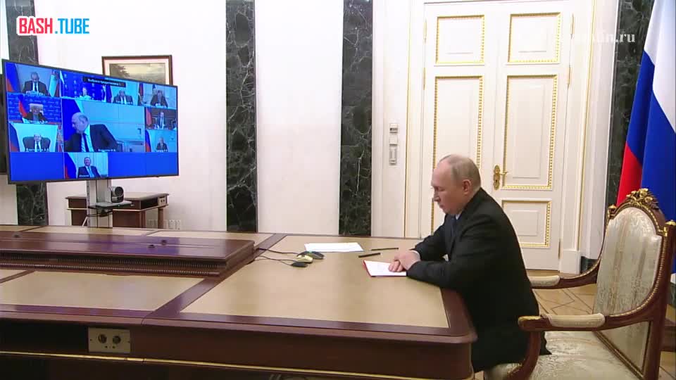  Владимир Путин проводит совещание с членами Совбеза России
