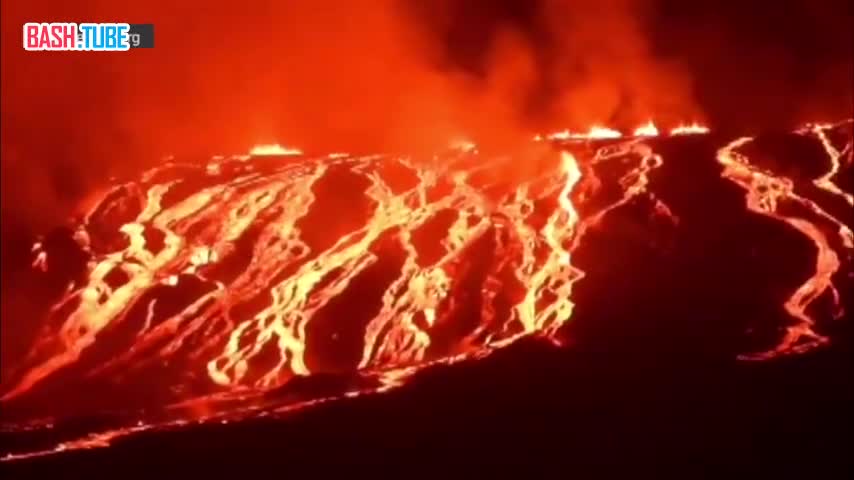 ⁣ Апокалиптичные кадры извержения вулкана Ла-Кумбре на острове Фернандина, Эквадор