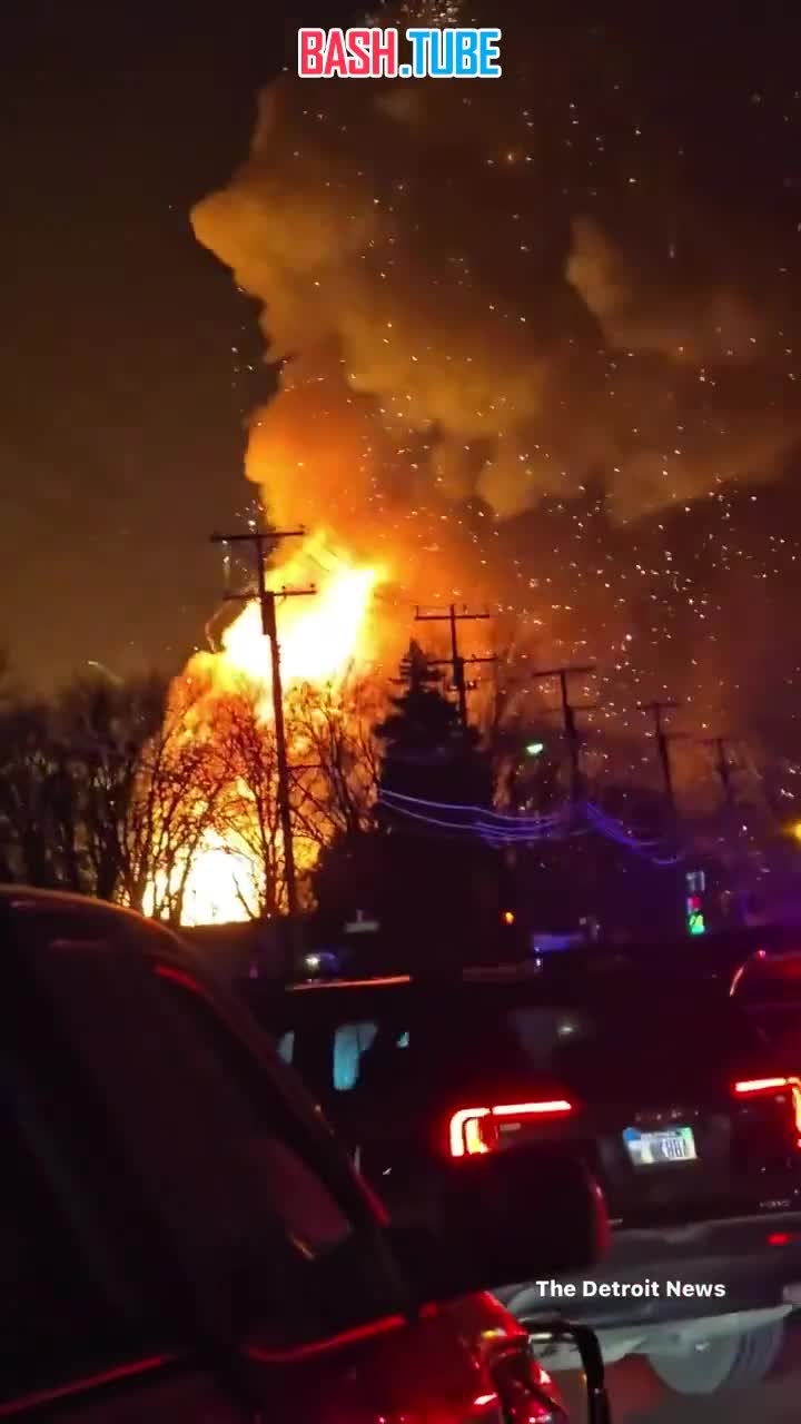 ⁣ В американском Детройте произошел взрыв на одном из промышленных предприятий, затем начался крупный пожар