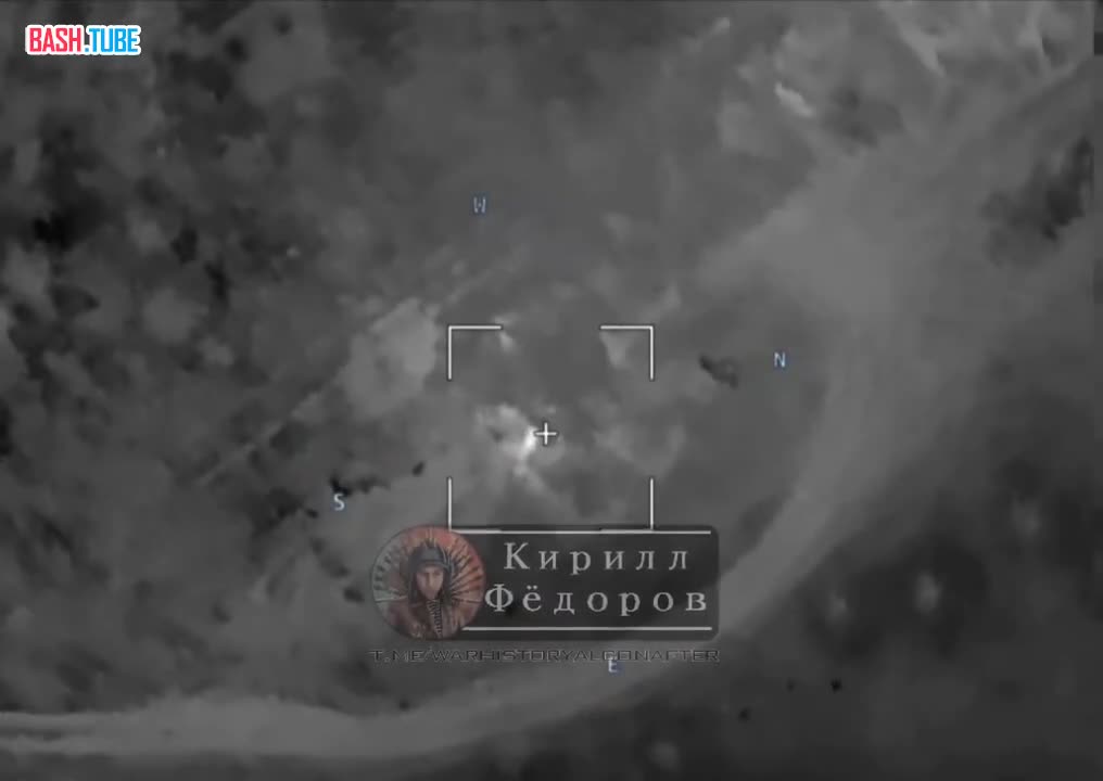 ⁣ Русские операторы беспилотников выносят очередную гаубицу врага