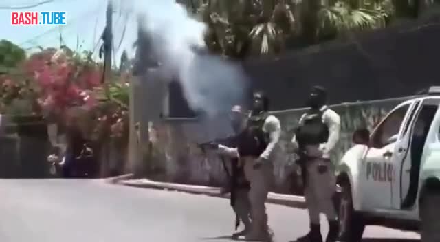 ⁣ Банды Гаити атаковали несколько правительственных зданий в столице Порт-о-Пренсе, в том числе президентский дворец