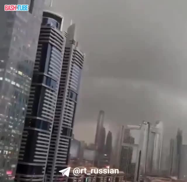 ⁣ Сильный шторм в ОАЭ, сообщает Khaleej Times