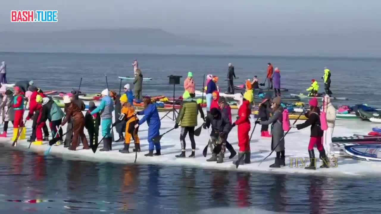  Акция «Угон льдины» - более двухсот человек прокатились на оторвавшейся от берега льдине во Владивостоке