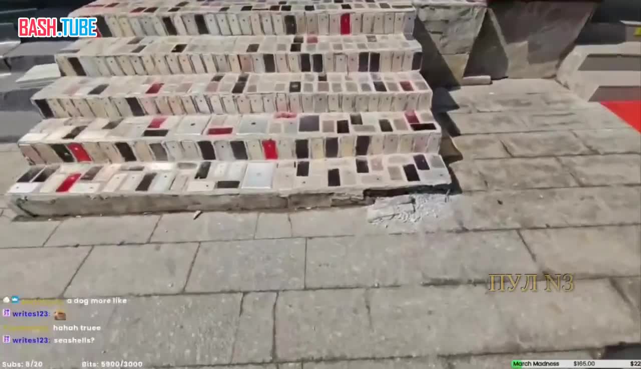 ⁣ Ступеньки в магазин Samsung в Китае - всего в цемент залили около 1000 убитых айфонов и айпадов