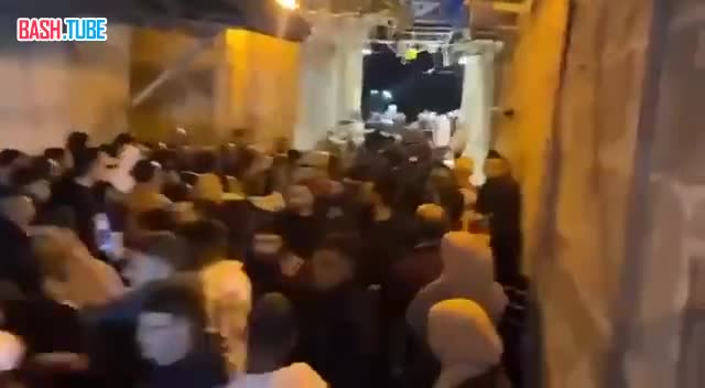⁣ Жесткие столкновения между мусульманами и израильской полицией начались в Старом городе Иерусалима