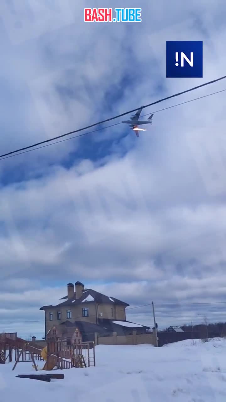 ⁣ Самолёт с горящим двигателем в Иваново, в районе аэродрома чёрный дым