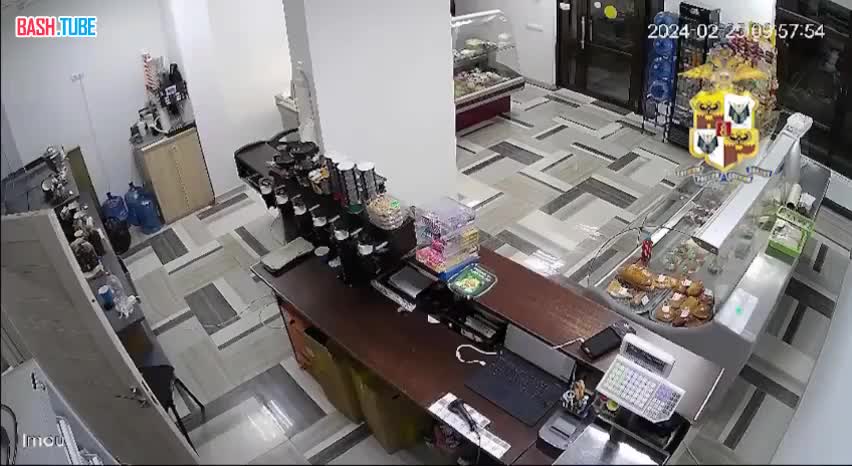 ⁣ Приезжий похитил из кассы магазина 3 255 рублей в Краснодаре