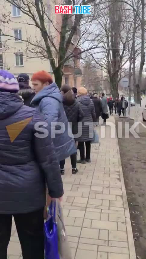 ⁣ Гигантская очередь в Бендерах в Приднестровье на голосовании по выборам президента РФ