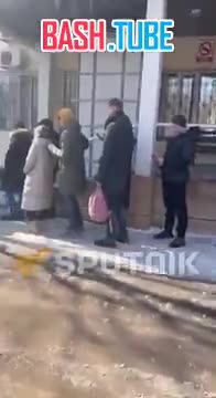 ⁣ В Астане километровая очередь из российских избирателей