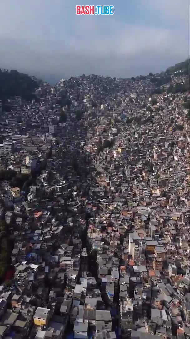 ⁣ Самые большие трущобы в Бразилии - фавела Росинья в Рио-де-Жанейро