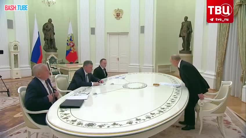 ⁣ Владимир Путин проводит встречу с кандидатами в президенты на прошедших выборах