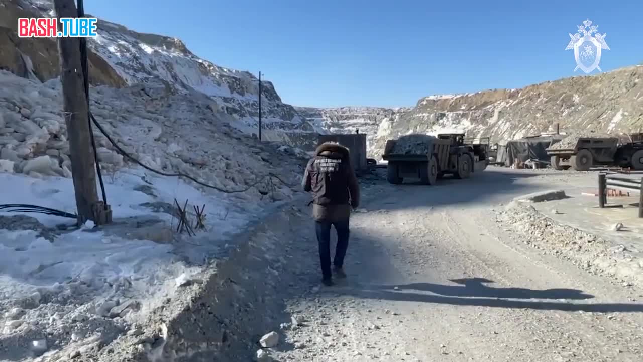 ⁣ Люди остаются под землей на глубине 125 метров на руднике «Пионер» в Амурской области