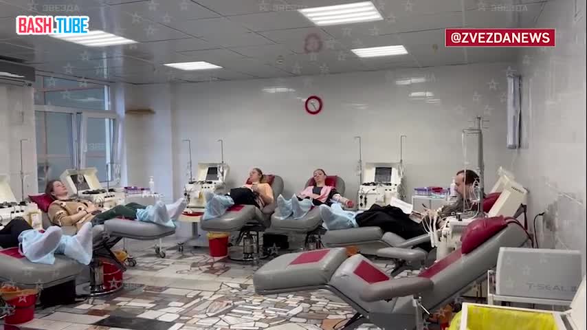 ⁣ Процесс сдачи крови занимает всего 5-7 минут, затем люди идут в комнату отдыха, где могут восстановиться