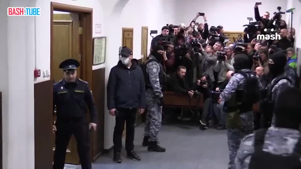  Первых двух террористов, устроивших теракт в «Крокусе», привезли в здание Басманного суда Москвы