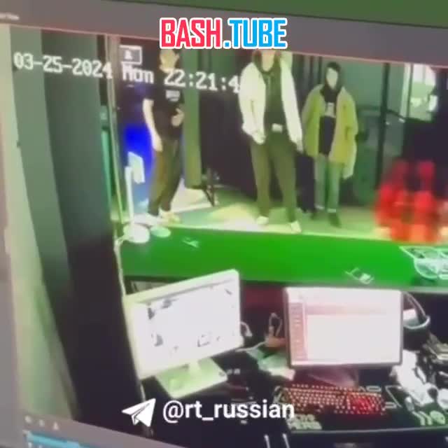⁣ В подмосковном Фрязине мужчина с ножом ранил трёх человек в компьютерном клубе