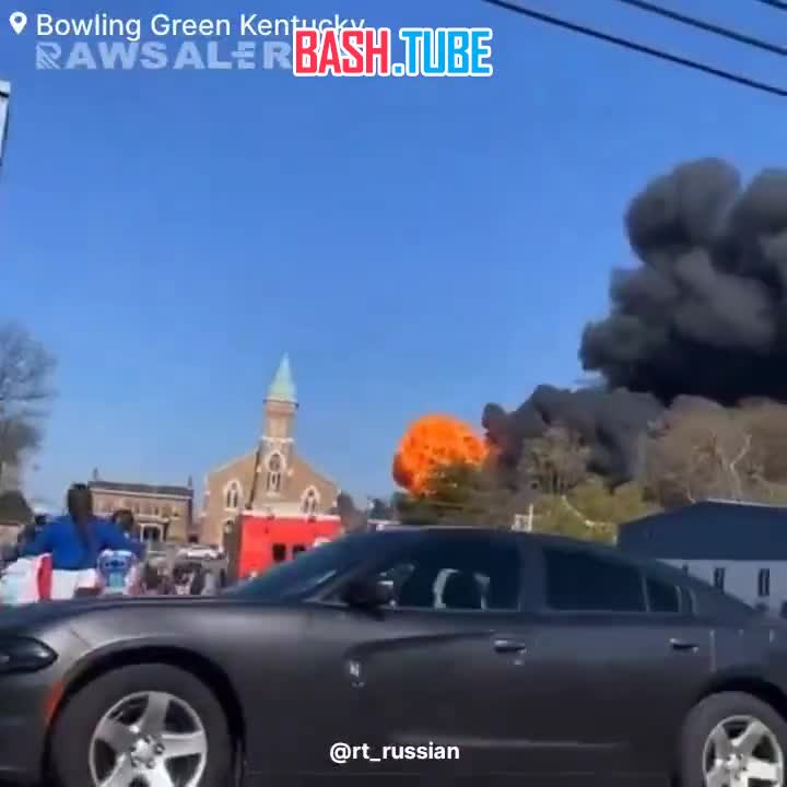 ⁣ Мощный пожар произошёл на автозаправке в американском городе Боулинг-Грин (штат Кентукки)