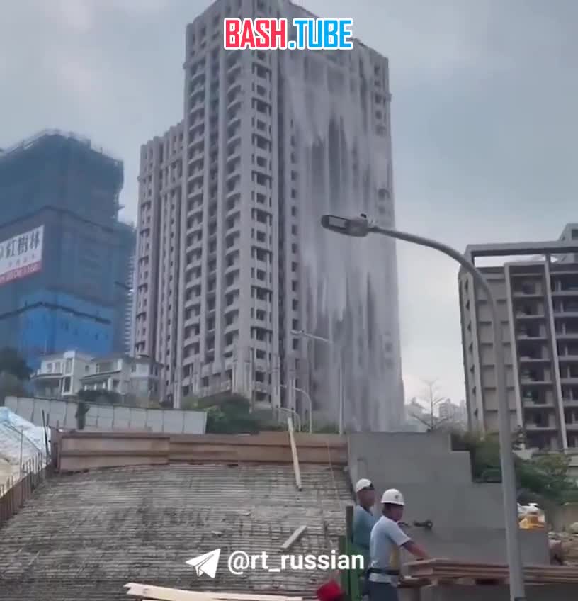  Вода выплёскивалась из бассейна на крыше небоскреба в Тайване во время сегодняшнего землетрясения