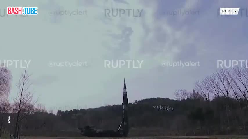 ⁣ КНДР показала запуск новой гиперзвуковой ракеты большой дальности