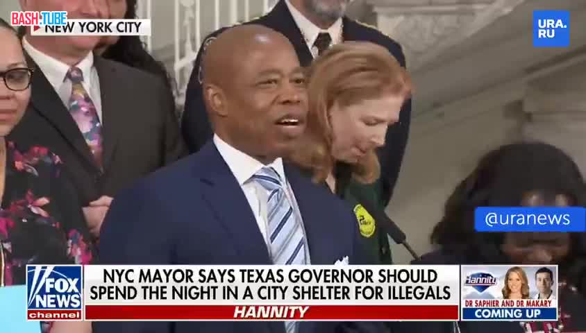 ⁣ Мэр Нью-Йорка позвал главу Техаса переночевать в общежитии для мигрантов