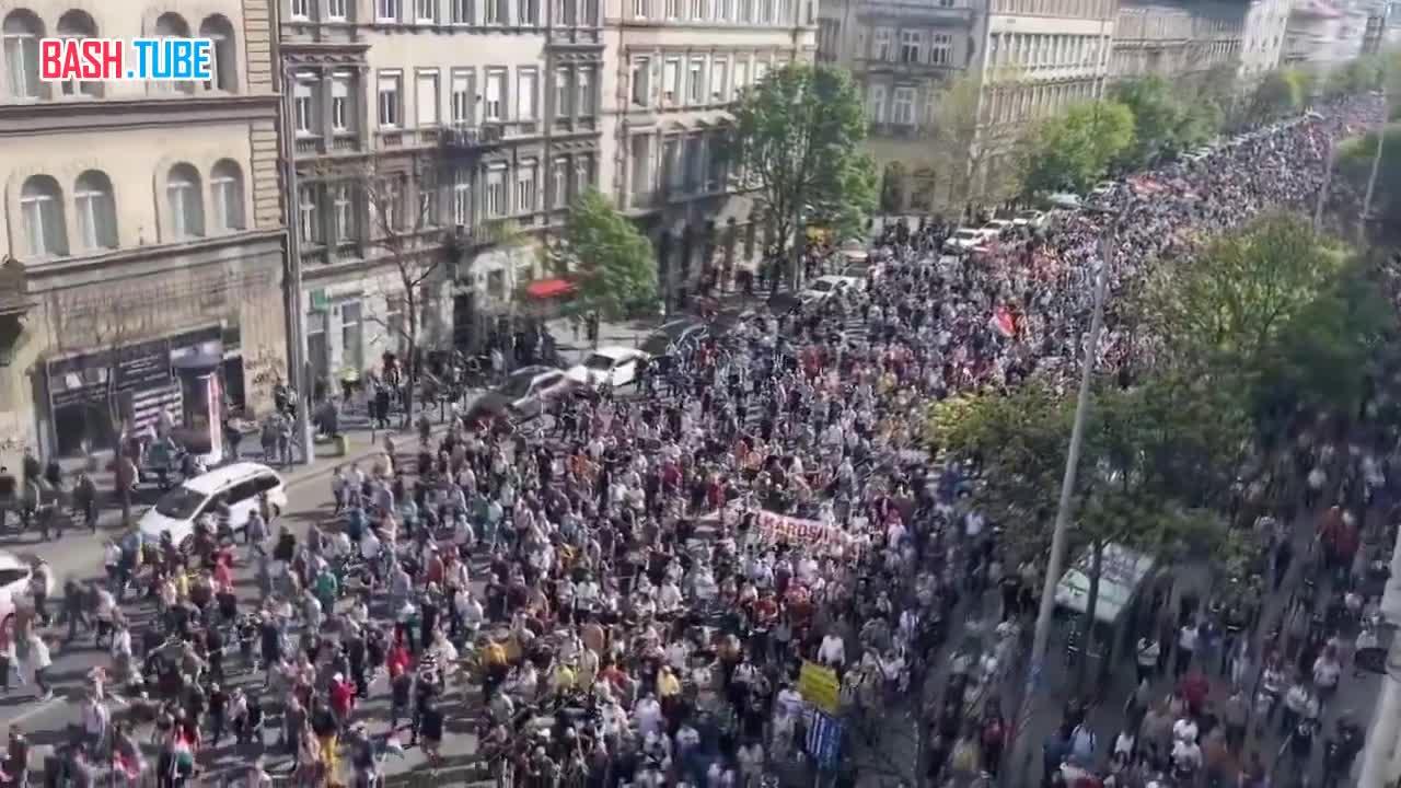 ⁣ Масштабная антиправительственная демонстрация прошла в столице Венгрии Будапеште