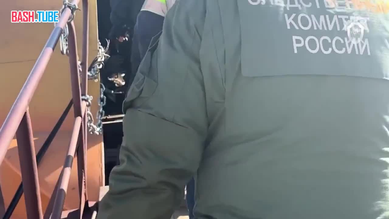 ⁣ Восточное МСУТ СК России публикует кадры работы следователей на судне «Катерина Великая»