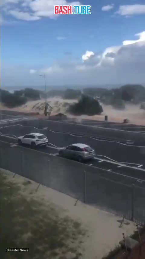 ⁣ Сильный шторм обрушился на полумиллионный Кейптаун в ЮАР