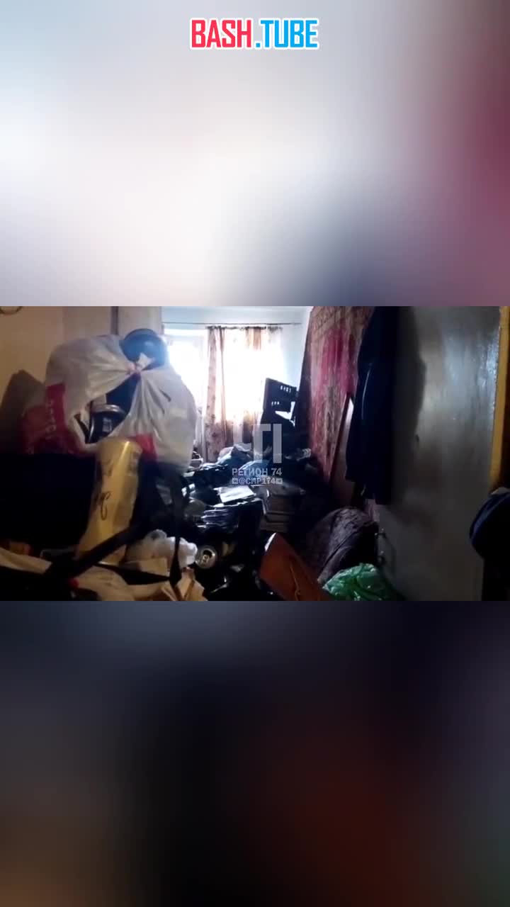 ⁣ Женщину в квартире завалило мусором