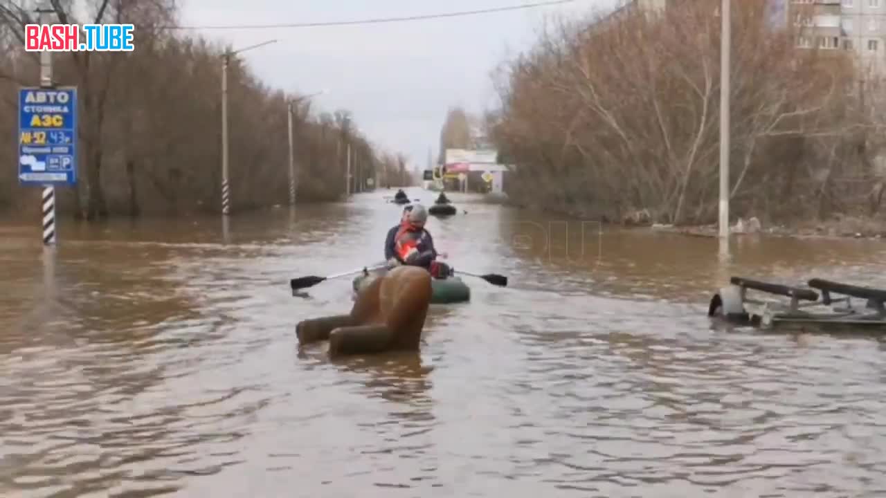 ⁣ «В Орске прошел пик паводка, вода начала убывать», - сообщил мэр города Василий Козупица