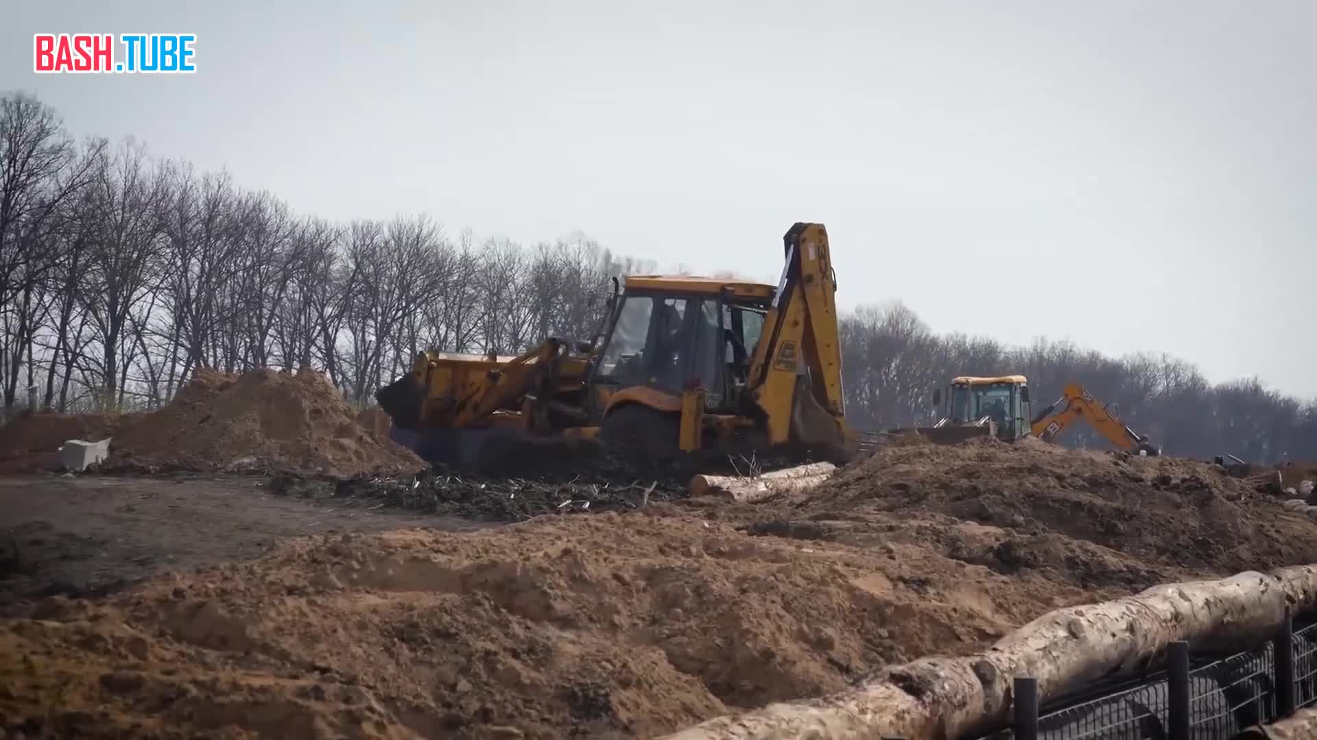 ⁣ Зеленский приехал посмотреть на строительство укреплений в Харьковской области