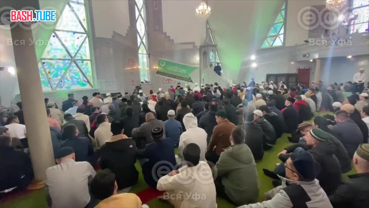  У мусульман началось праздничное богослужение