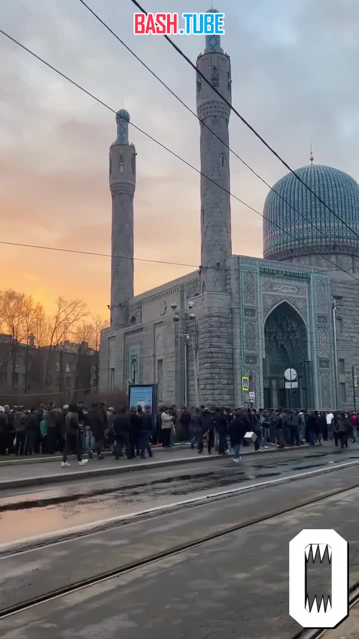 ⁣ В российских городах проходит праздничная молитва в честь мусульманского праздника Ураза-Байрам