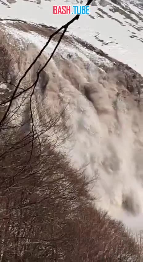 ⁣ Страшное и эпичное: лавина сошла с горы Фишт в Краснодарском крае