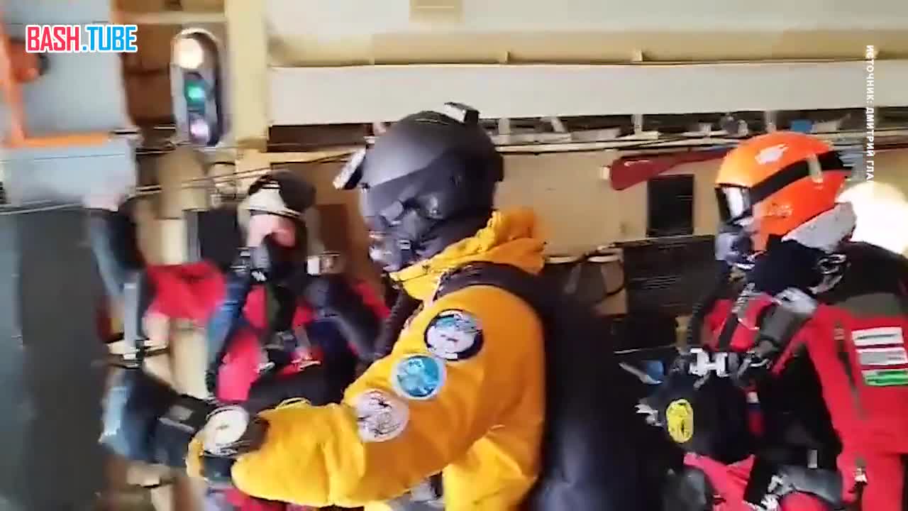 ⁣ На кадрах - первый в мире стратосферный прыжок россиян на Северный полюс