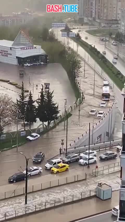 ⁣ Наводнение после ливней уже вторые сутки в 2-миллионном турецком Газиантепе