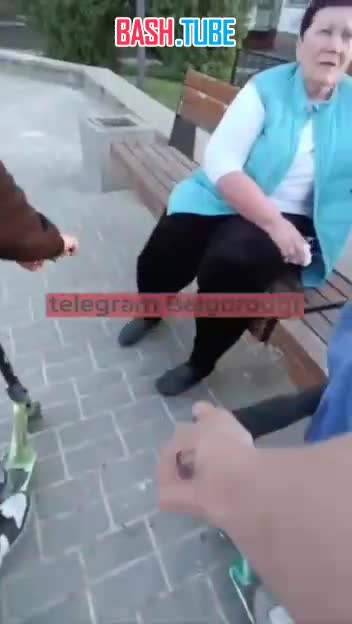 ⁣ В «Белгород №1» прислали видео, как подростки пристают к белгородцам и издеваются над ними