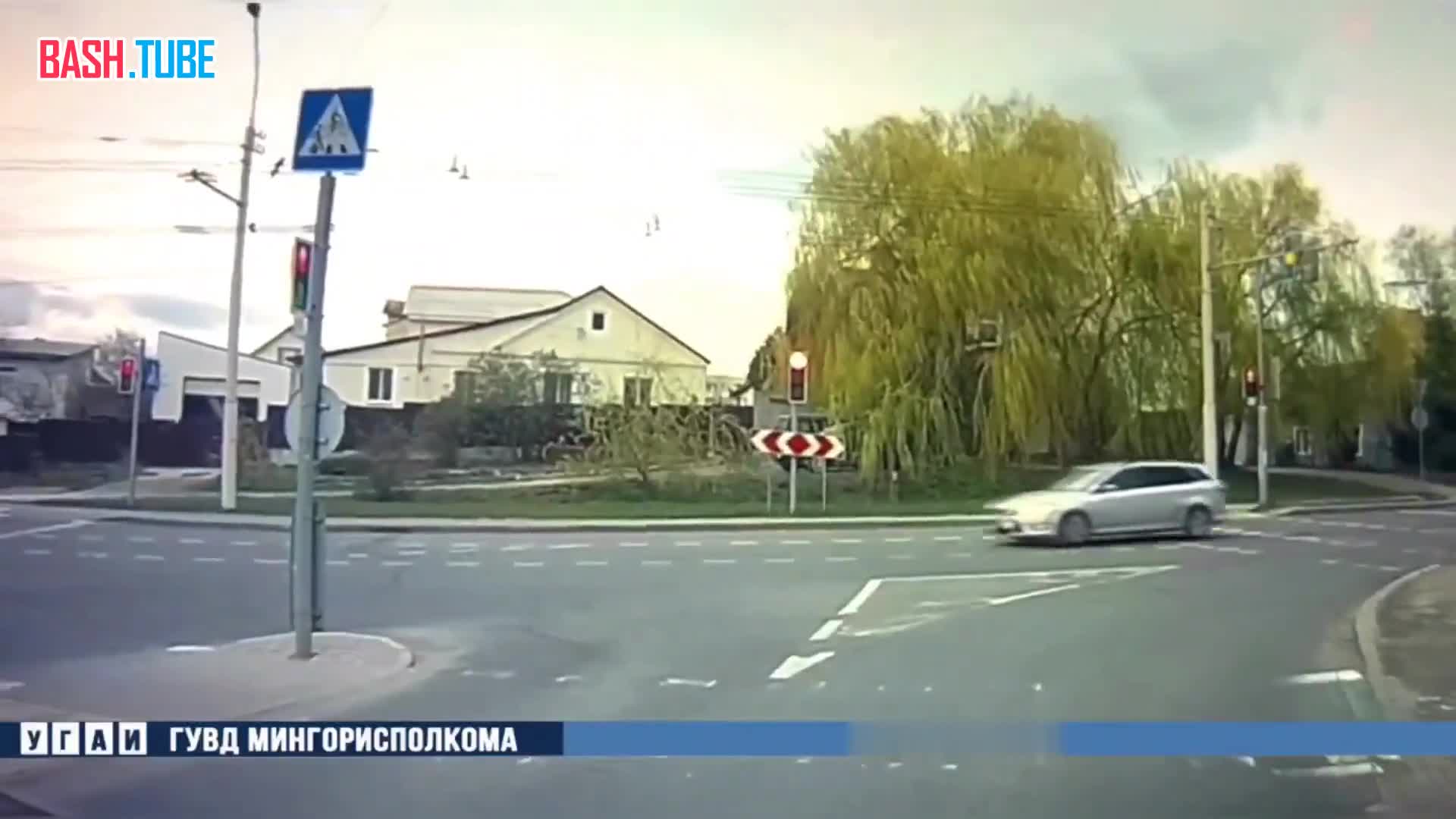  В Минске (Беларусь) мотоциклисты уже летают на дорогах: байкер жестко столкнулся с Ford