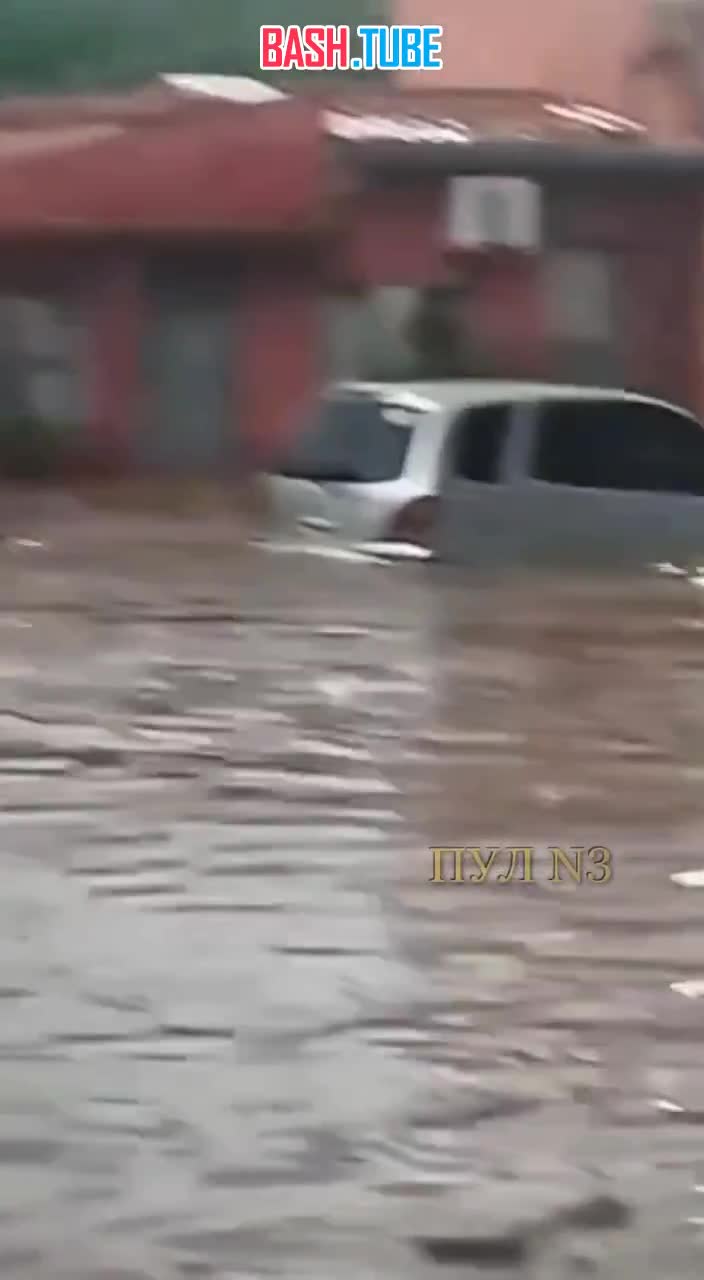 ⁣ Но у них хотя бы вода теплая: Столицу Парагвая затопил ливневый паводок