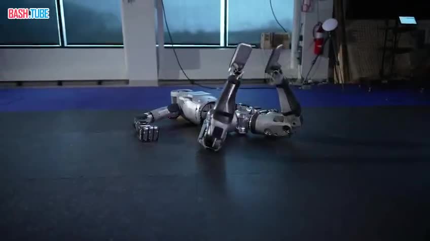 ⁣ Компания Boston Dynamics показала новую версию человекоподобного робота Atlas