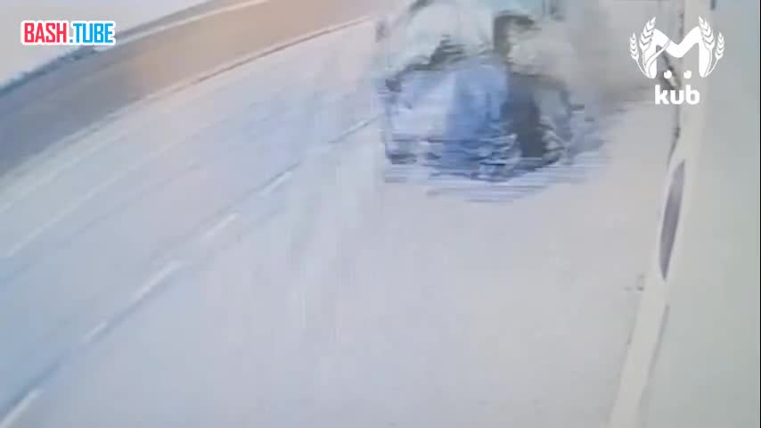 ⁣ Кадры дтп из Усть-Лабинска. Авария унесла жизни водителя и пассажира «Опель Астра»