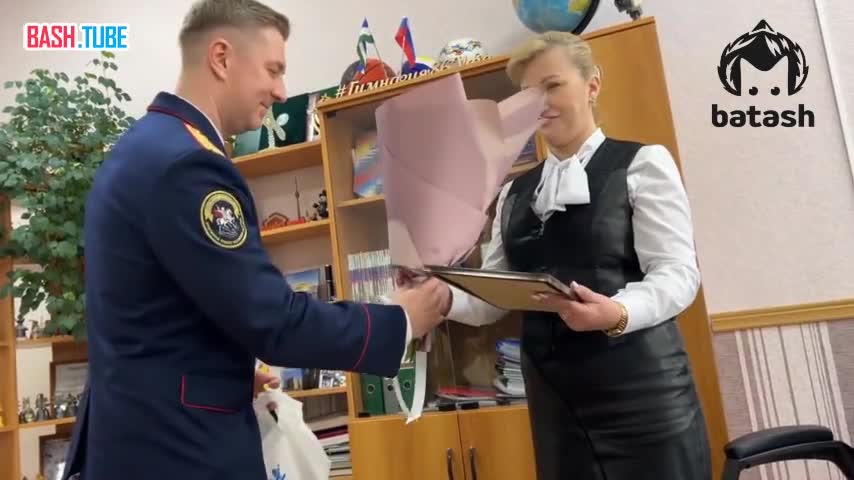 ⁣ Директора гимназии, которая спасла школьницу от нападения бездомного в Черниковке, наградили