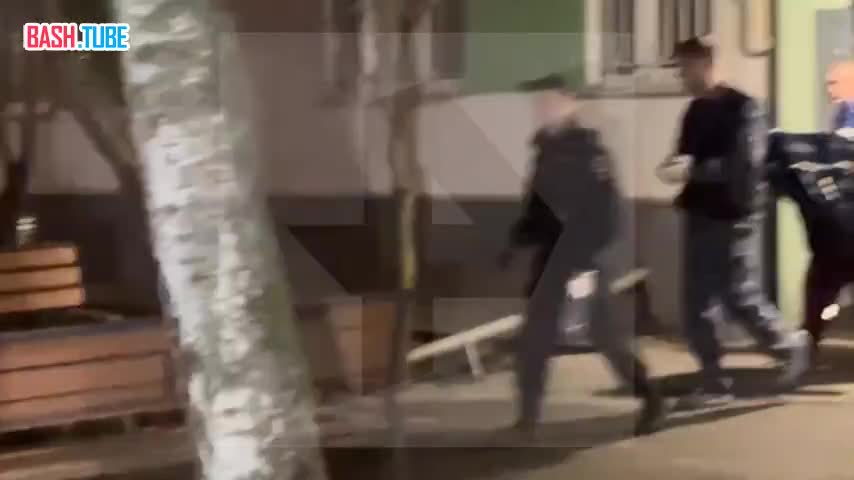 ⁣ Зверское убийство в Москве: на кадрах - мужчина, предположительно, зарезавший мать и бабушку