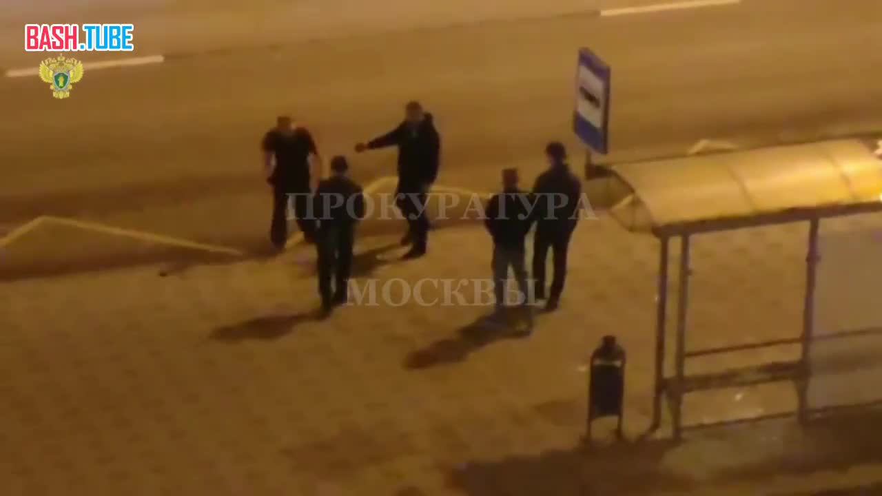 ⁣ Несколько подростков очень сильно избили мужчину на северо-востоке Москвы