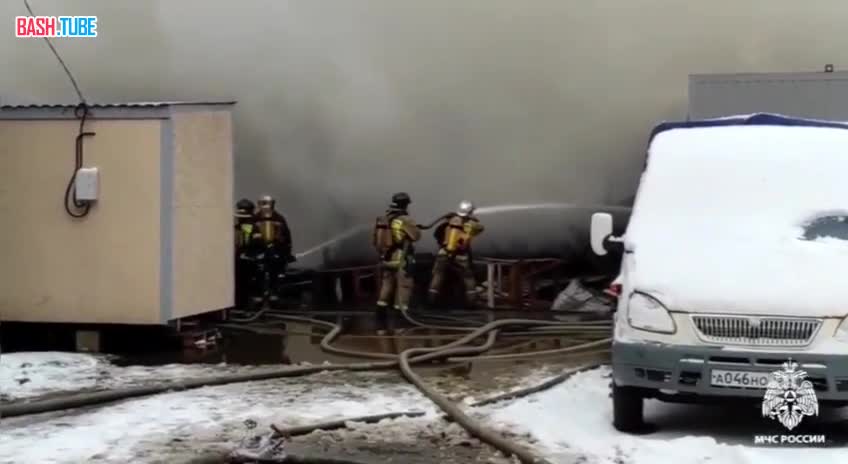 ⁣ В Санкт-Петербурге пожарные МЧС России ликвидировали открытое горение
