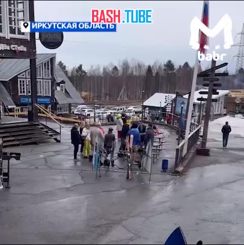  Солнце, воздух, девушки в бикини и снег - в Байкальске прошли массовые катания в купальниках