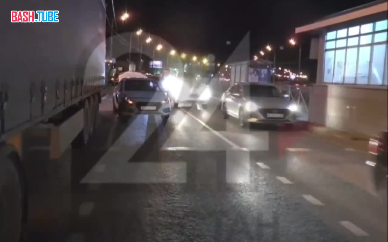 ⁣ В Казани таксист уснул за рулем и попал в аварию