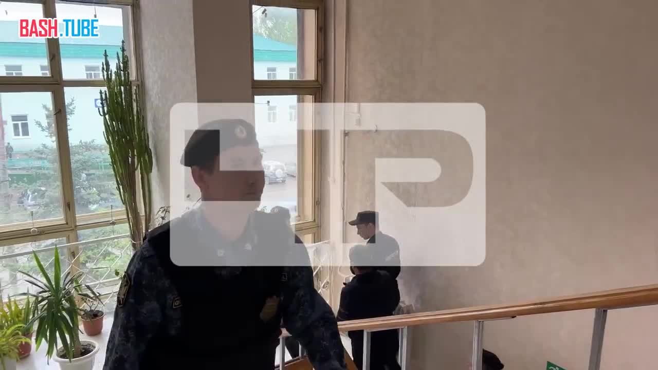 ⁣ Ислома Надырова доставили в суд: ему тоже избирают меру пресечения