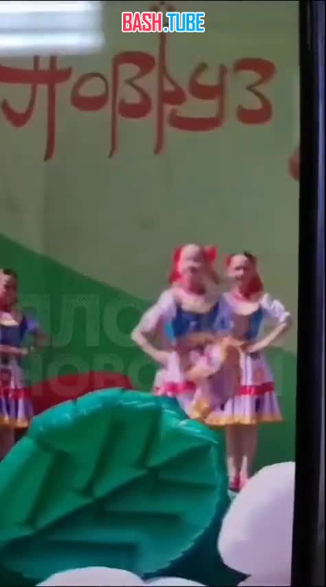  В Астрахани семилетняя девочка получила переломы при падении с двухметровой сцены во время выступления на празднике