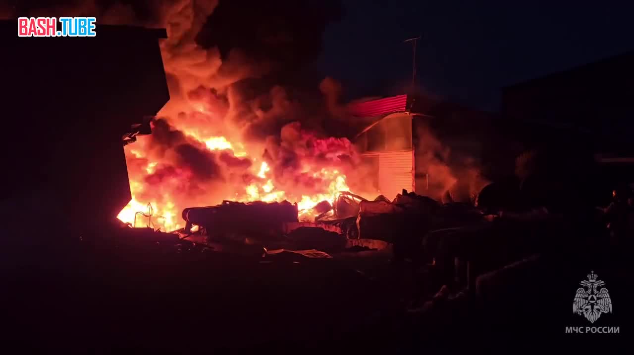⁣ Крупный пожар в Ноябрьске тушат уже больше 7 часов