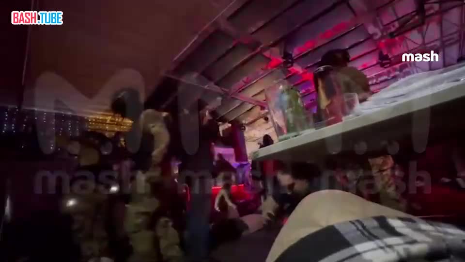 ⁣ Трём задержанным участникам «Коррозии металла» вменяют пропаганду нацисткой символики после рейда в ночном клубе